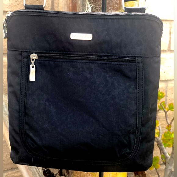 Baggallini Go Bagg Crossbody, Black Cheetah Print - Picture 4 of 4